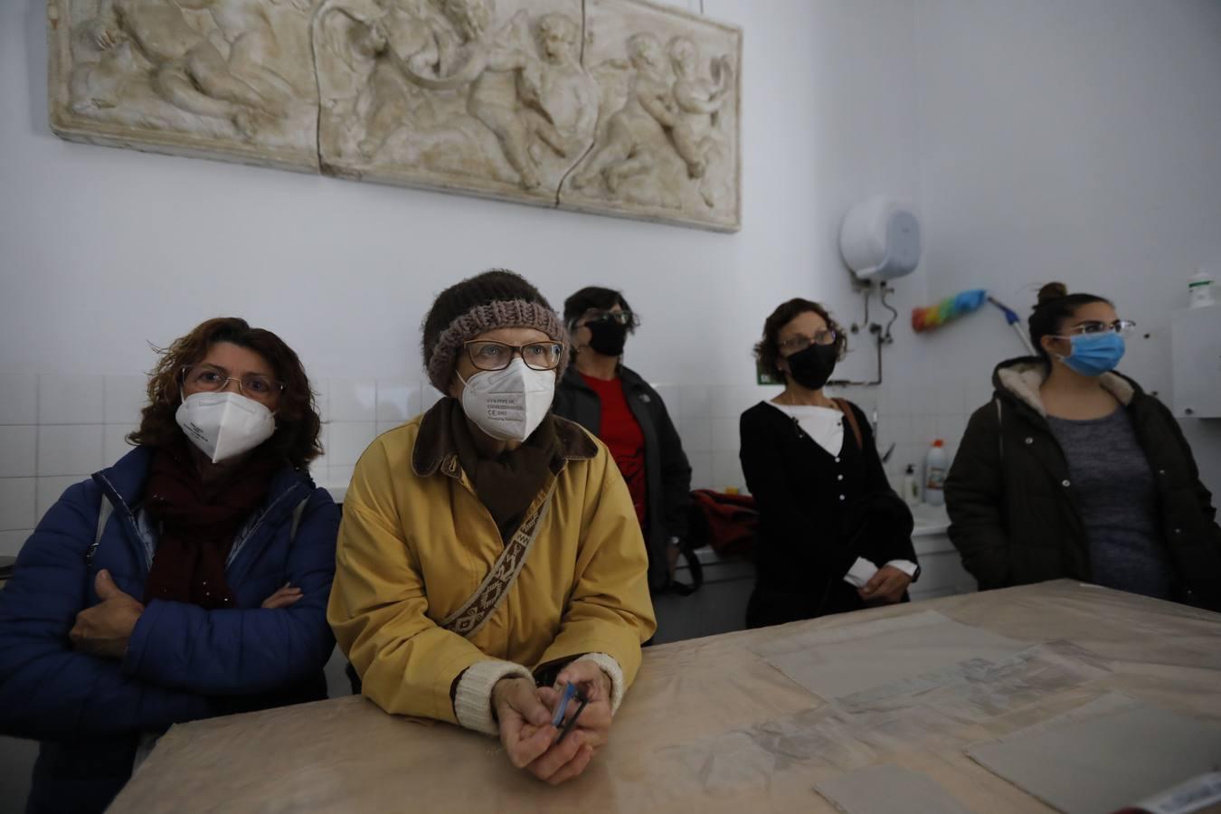 Así trabajan los restauradores del Museo de Bellas Artes de Córdoba, en imágenes