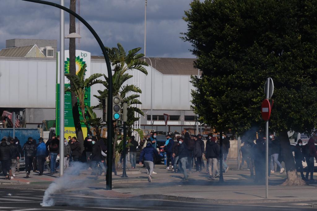 Fotos: Así ha sido la carga policial en la Avenida de Cádiz tras la manifestación de los trabajadores del Metal