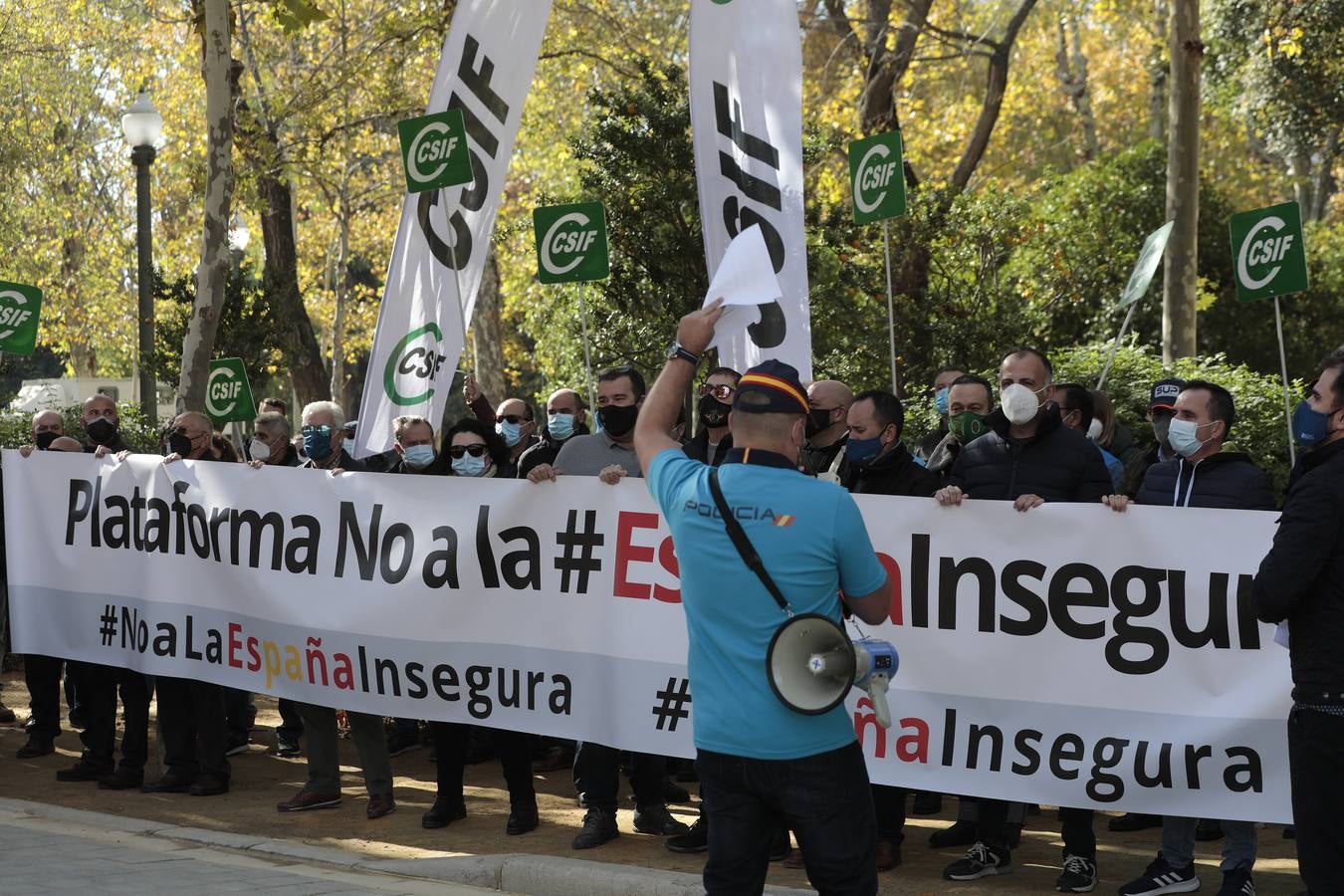 En imágenes, la protesta en Sevilla de policías nacionales y guardias civiles contra la reforma de la ley de seguridad ciudadana