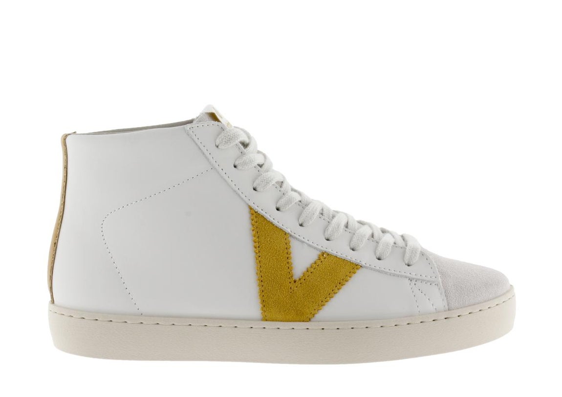 Victoria - Básicos para renovar el armario en el Black Friday. Zapatillas tobilleras de piel con el logo en mostaza, de Victoria. Perfectas para looks todoterreno en los que se busca un resultado cómodo y de tendencia. La firma ofrecerá los días 25 y 26 de noviembre un 20% de descuento en toda la web. Precio con descuento: 69,90€