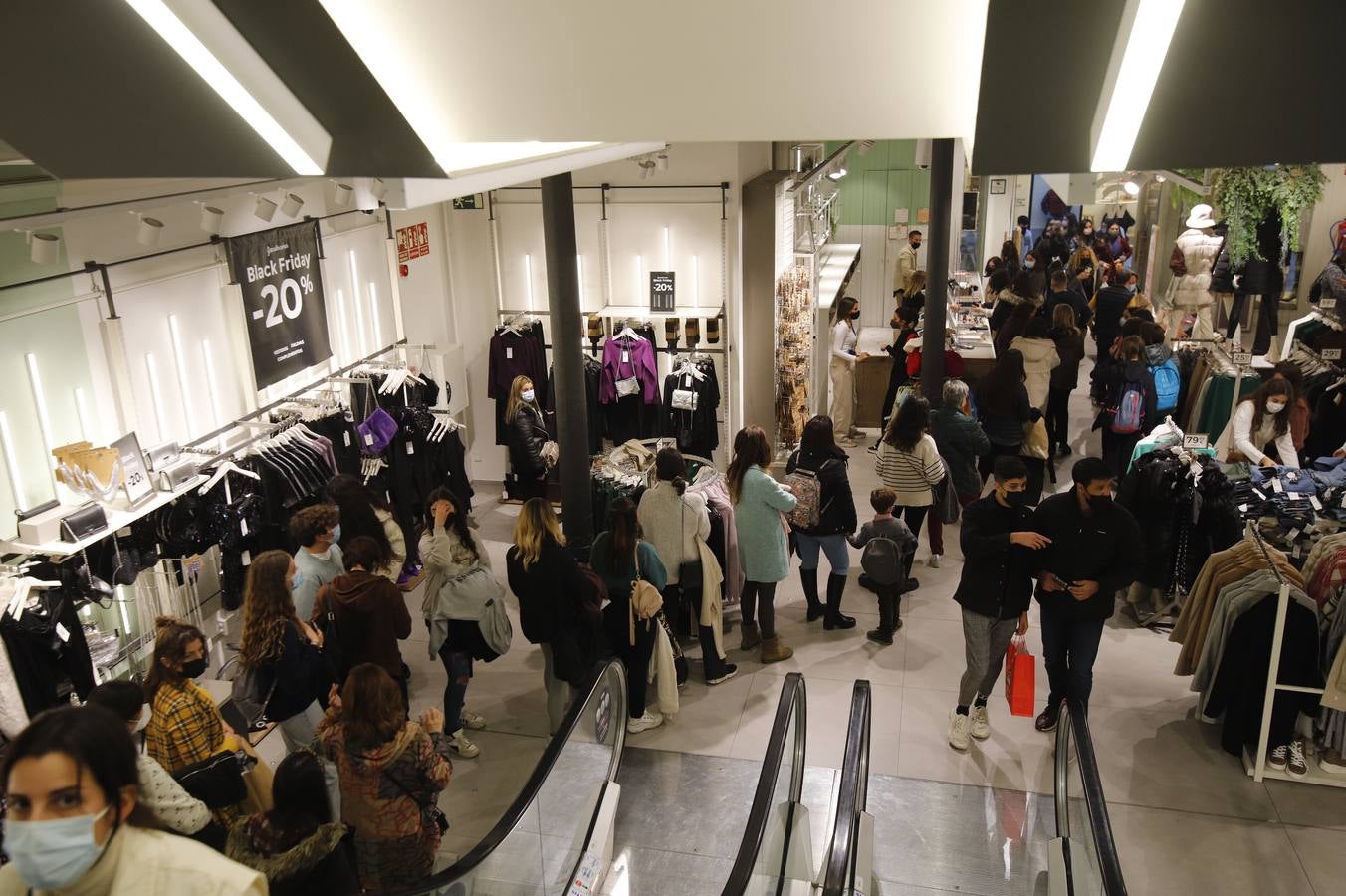 Black Friday 2021 | En imágenes, colas y calles llenas en Córdoba por los descuentos