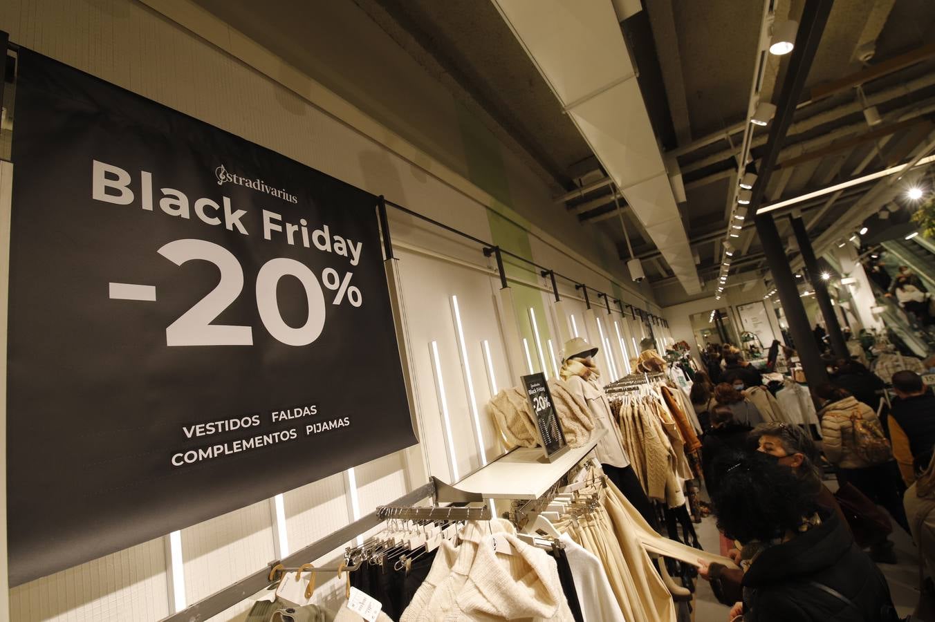 Black Friday 2021 | En imágenes, colas y calles llenas en Córdoba por los descuentos