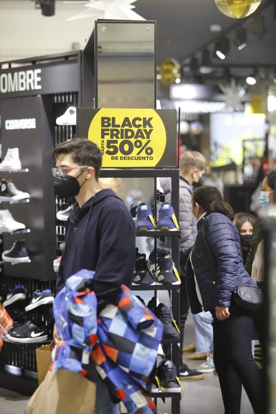 Black Friday 2021 | En imágenes, colas y calles llenas en Córdoba por los descuentos