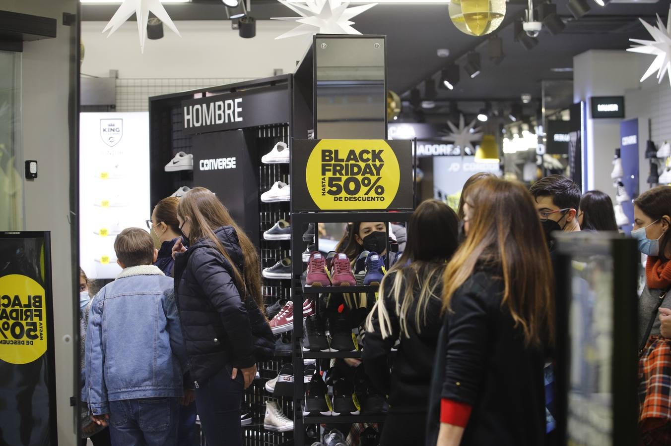 Black Friday 2021 | En imágenes, colas y calles llenas en Córdoba por los descuentos