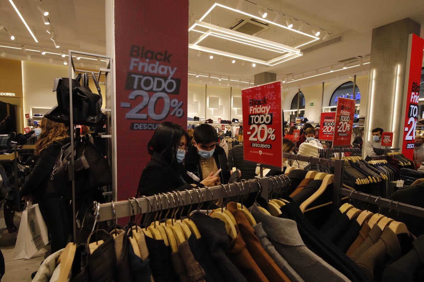 Black Friday 2021 | En imágenes, colas y calles llenas en Córdoba por los descuentos