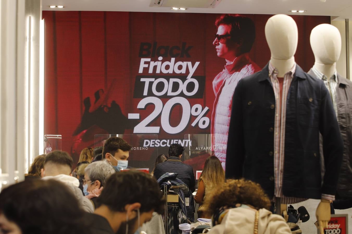 Black Friday 2021 | En imágenes, colas y calles llenas en Córdoba por los descuentos