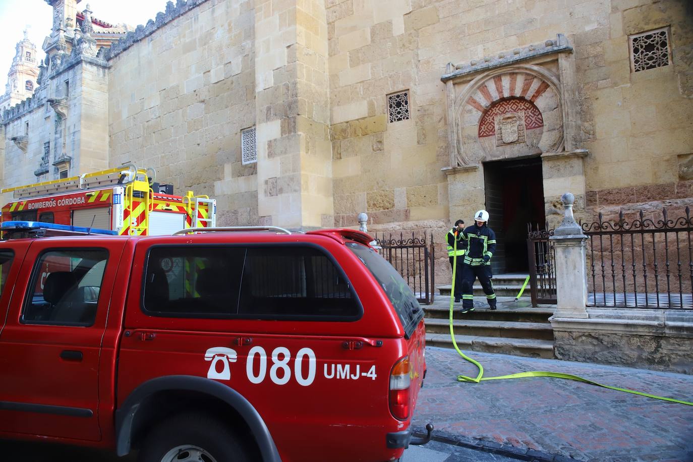 En imágenes, el simulacro de incendio en la Mezquita-Catedral de Córdoba