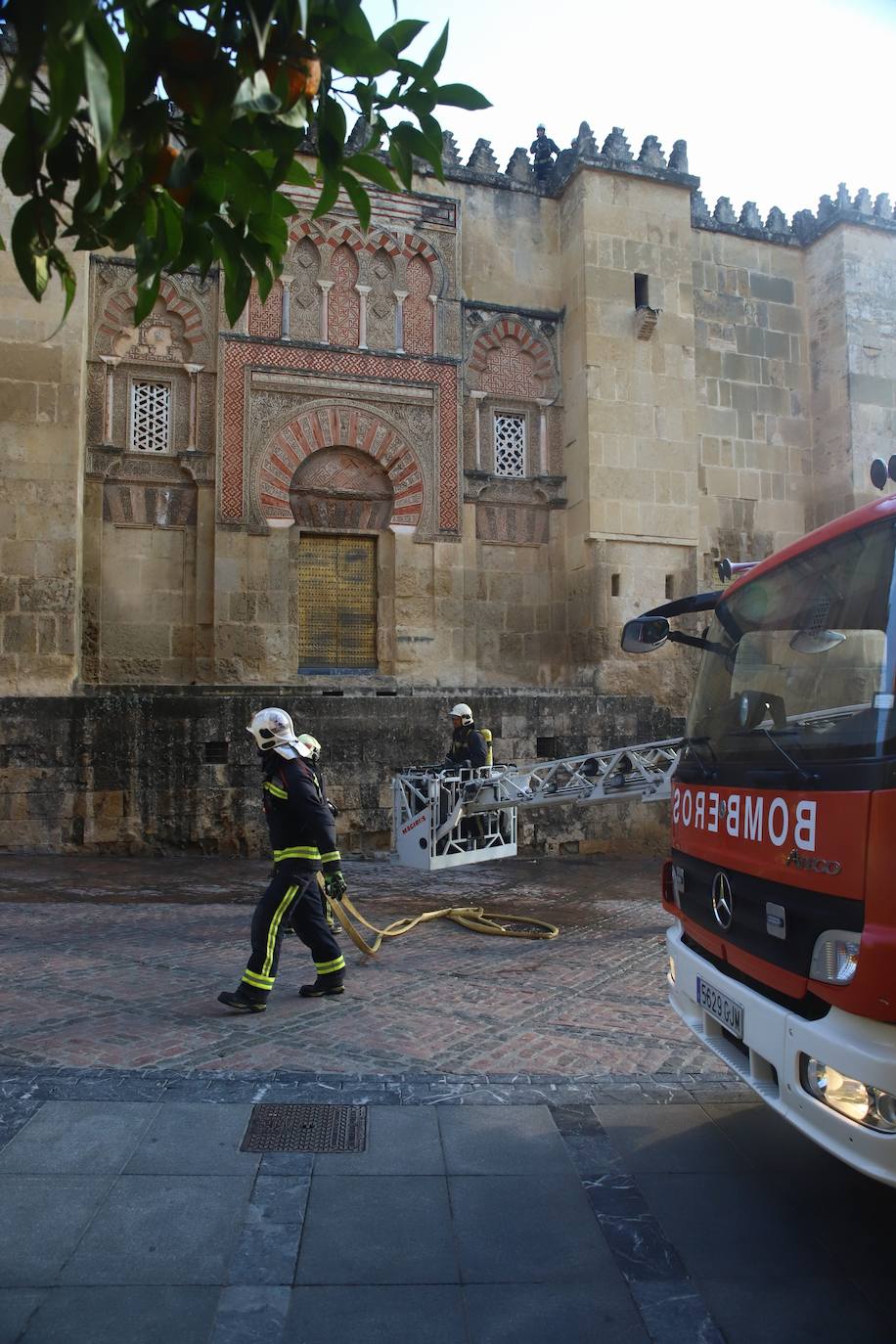 En imágenes, el simulacro de incendio en la Mezquita-Catedral de Córdoba