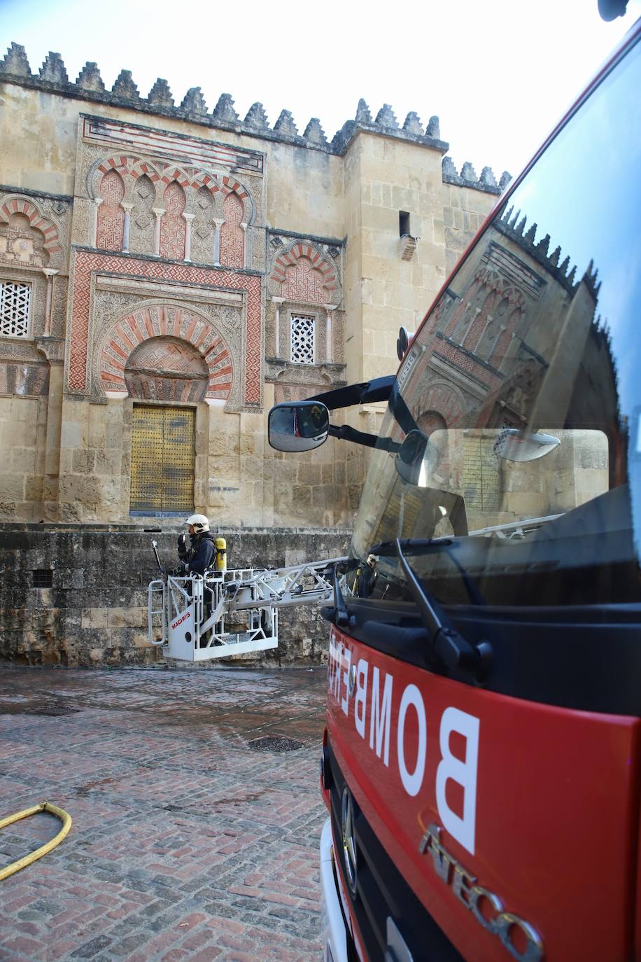 En imágenes, el simulacro de incendio en la Mezquita-Catedral de Córdoba