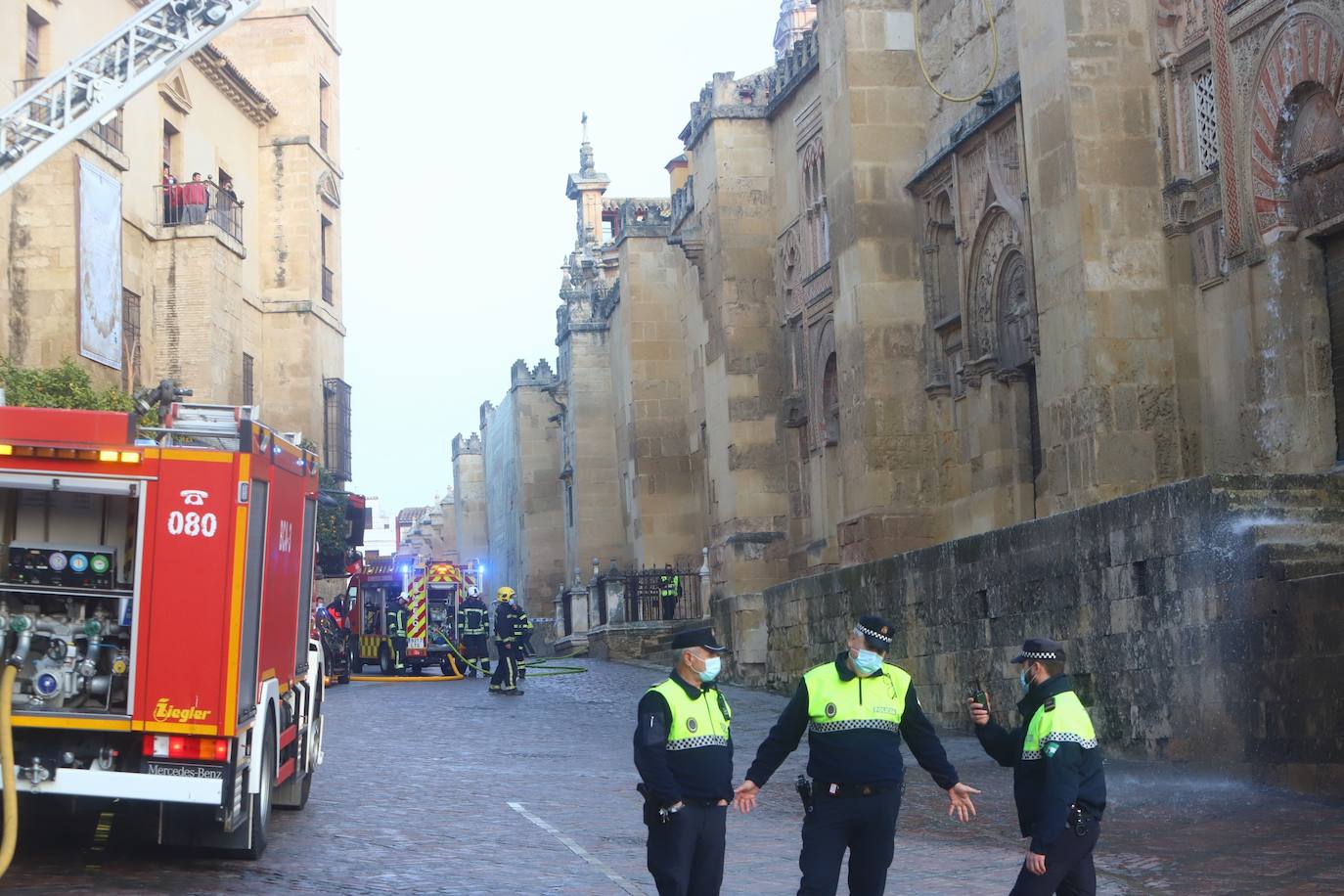 En imágenes, el simulacro de incendio en la Mezquita-Catedral de Córdoba