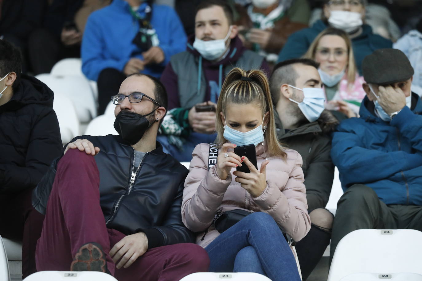 La grada disfruta de la goleada del Córdoba CF al Mérida, en imágenes