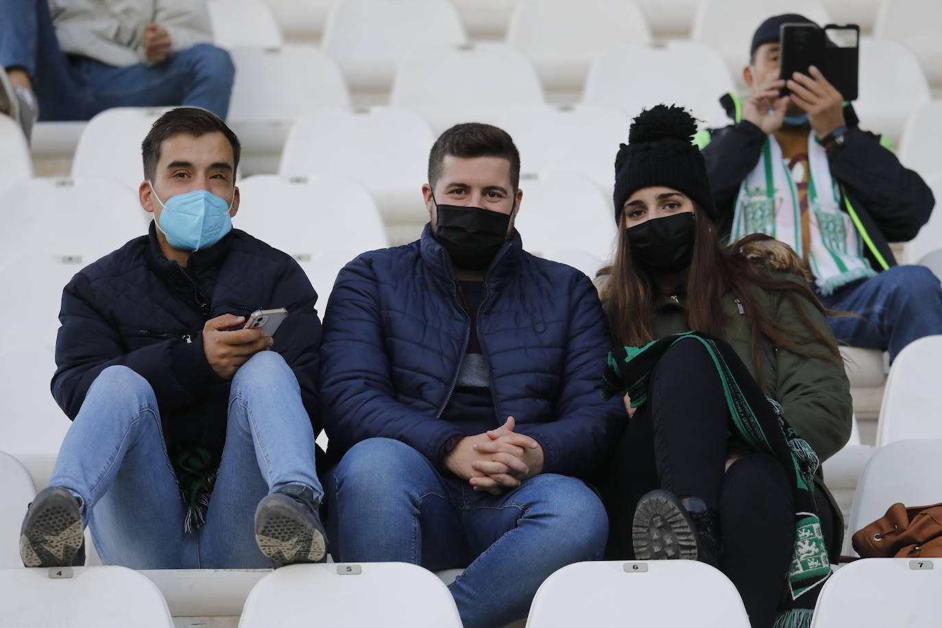 La grada disfruta de la goleada del Córdoba CF al Mérida, en imágenes