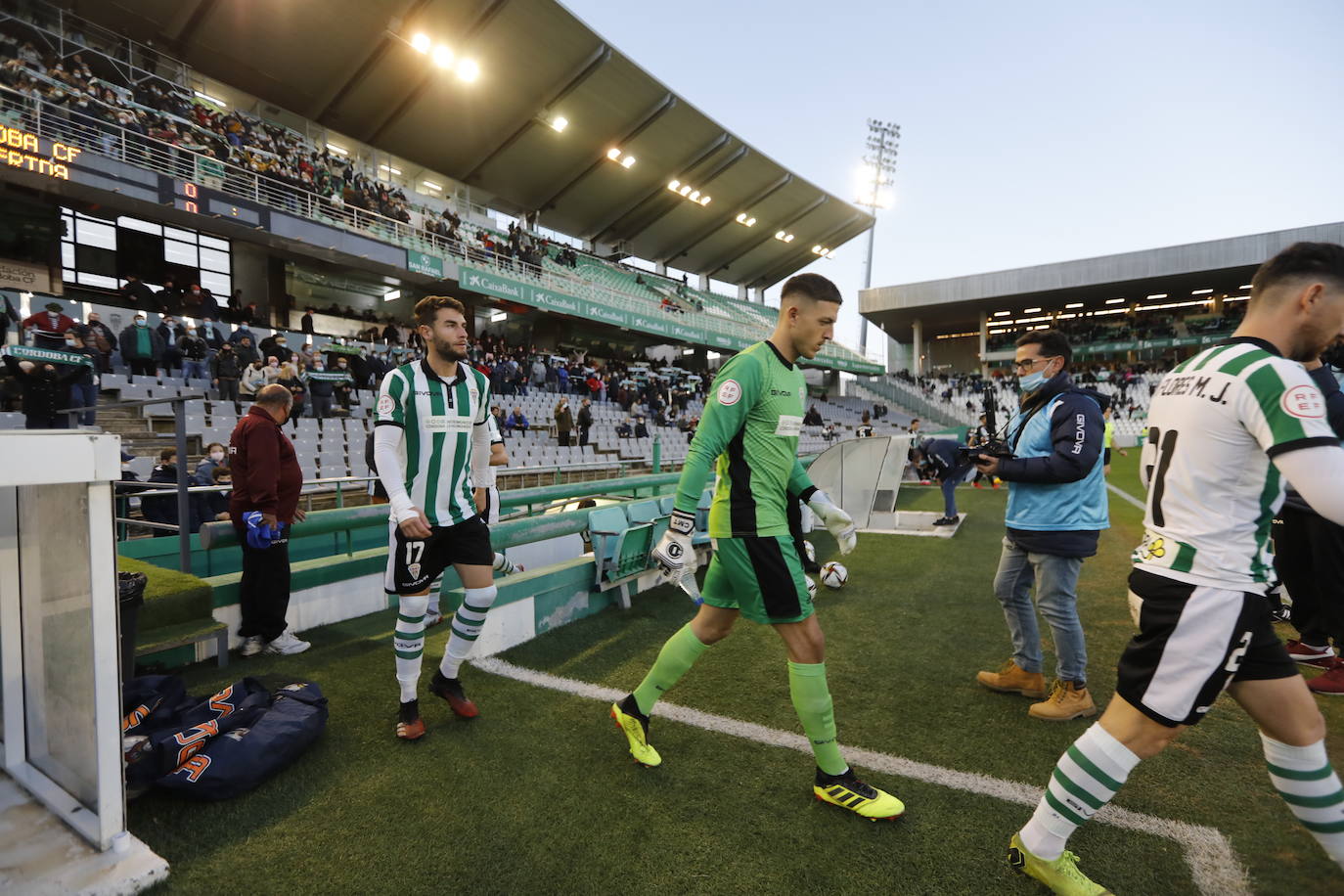 La grada disfruta de la goleada del Córdoba CF al Mérida, en imágenes