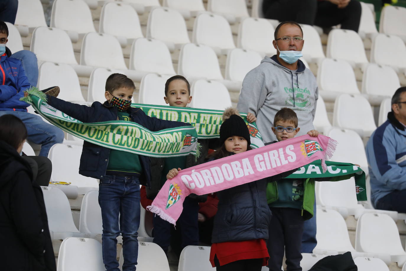 La grada disfruta de la goleada del Córdoba CF al Mérida, en imágenes