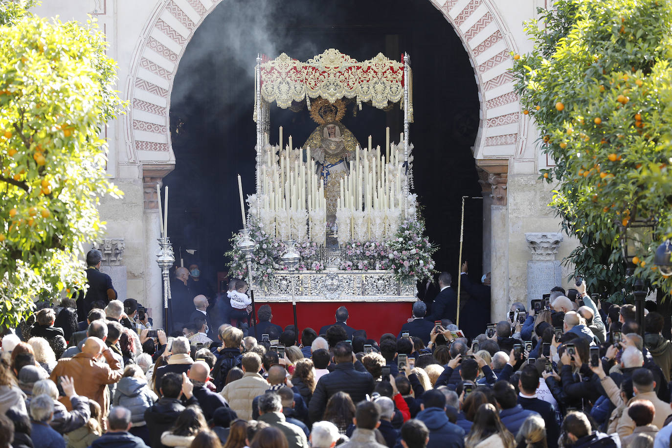 La procesión de acción de gracias de la Virgen de la Salud en Córdoba, en imágenes