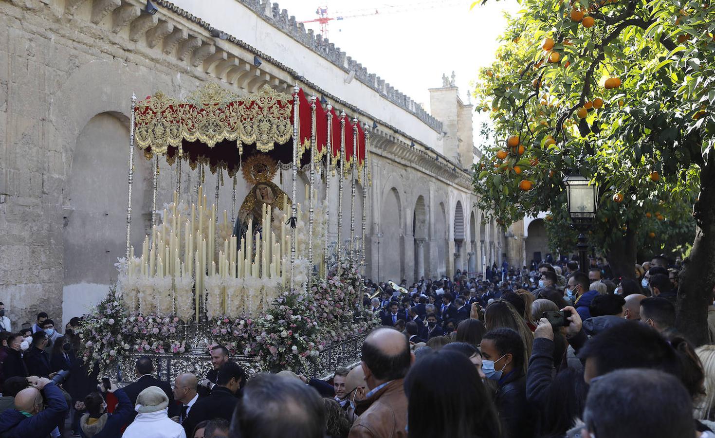 La procesión de acción de gracias de la Virgen de la Salud en Córdoba, en imágenes