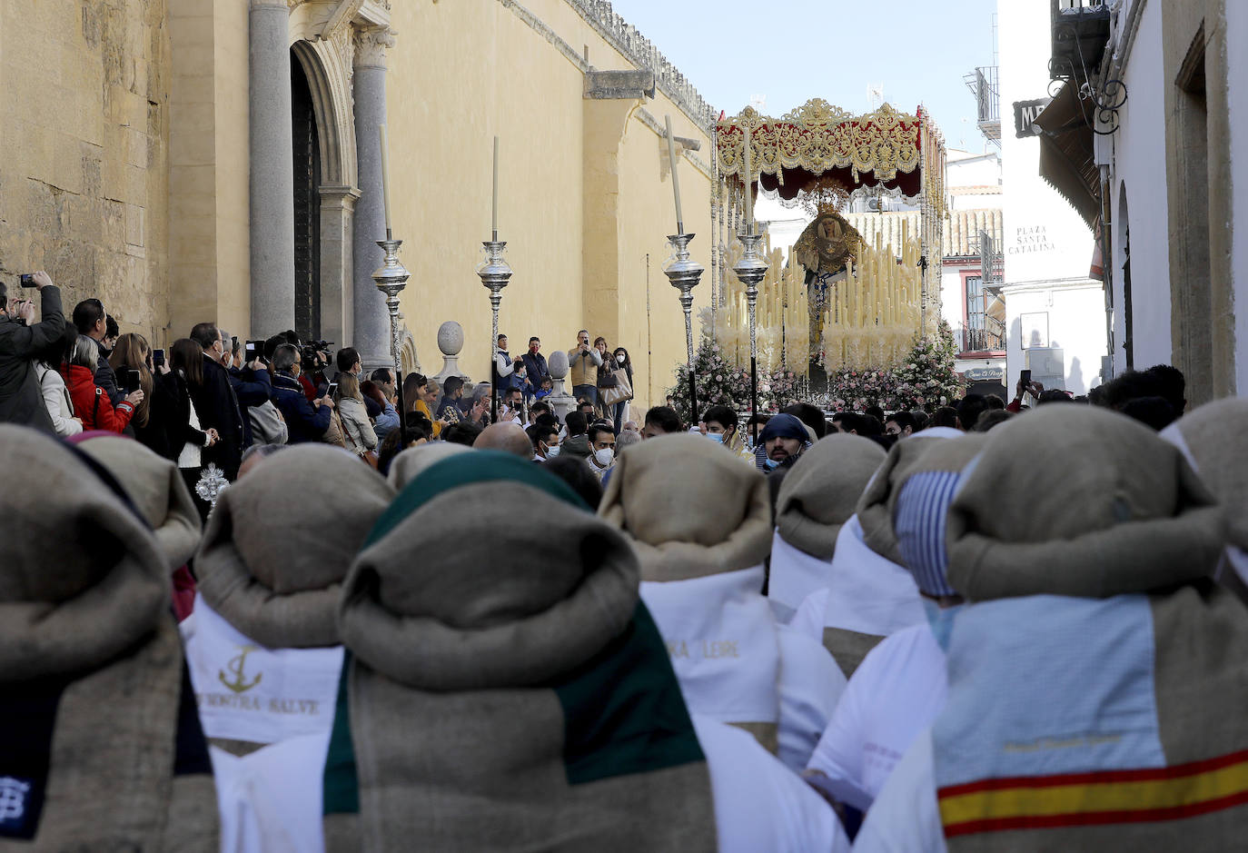 La procesión de acción de gracias de la Virgen de la Salud en Córdoba, en imágenes