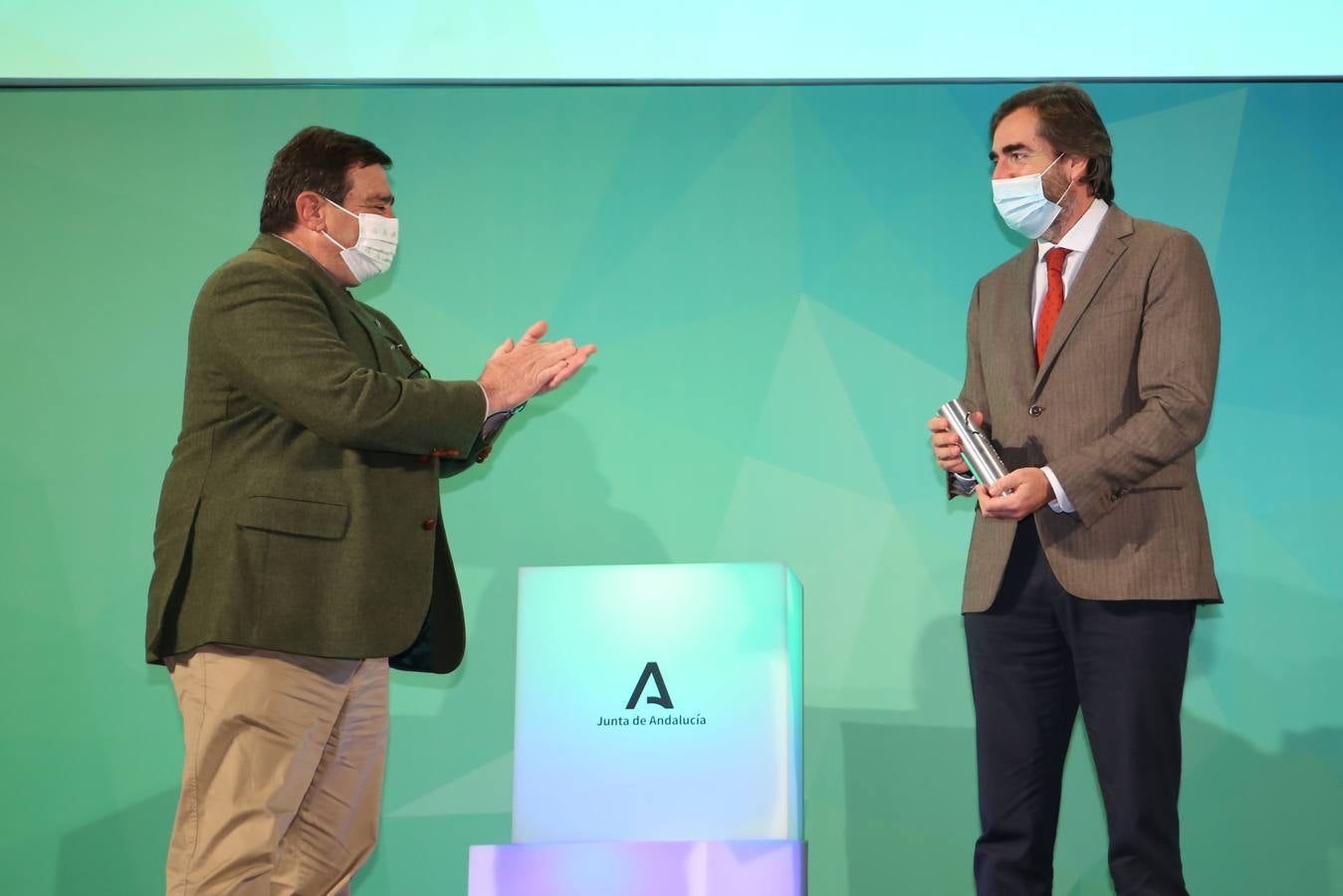 Foto de familia de los premiados por la consejería de Agricultura y Pesca de la Junta de Andalucía. ROCÍO RUZ