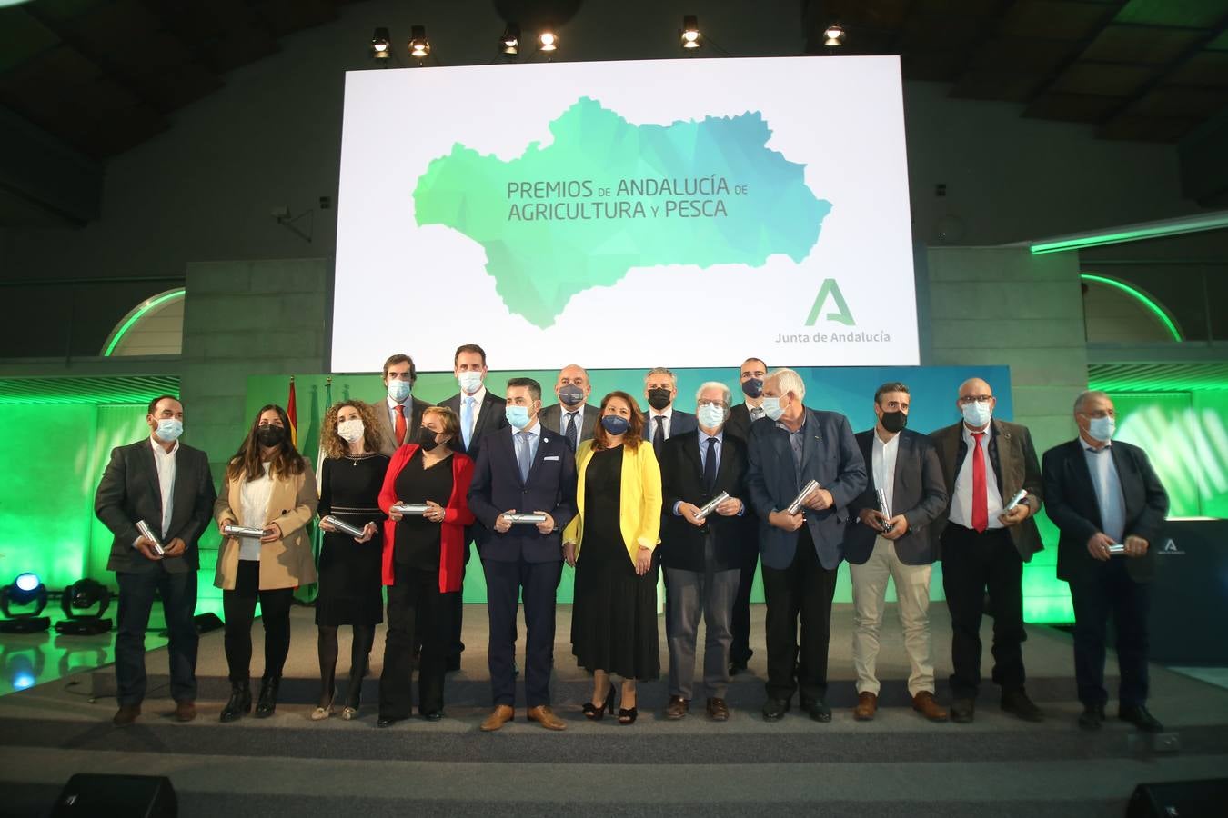 Foto de familia de los premiados por la consejería de Agricultura y Pesca de la Junta de Andalucía. ROCÍO RUZ