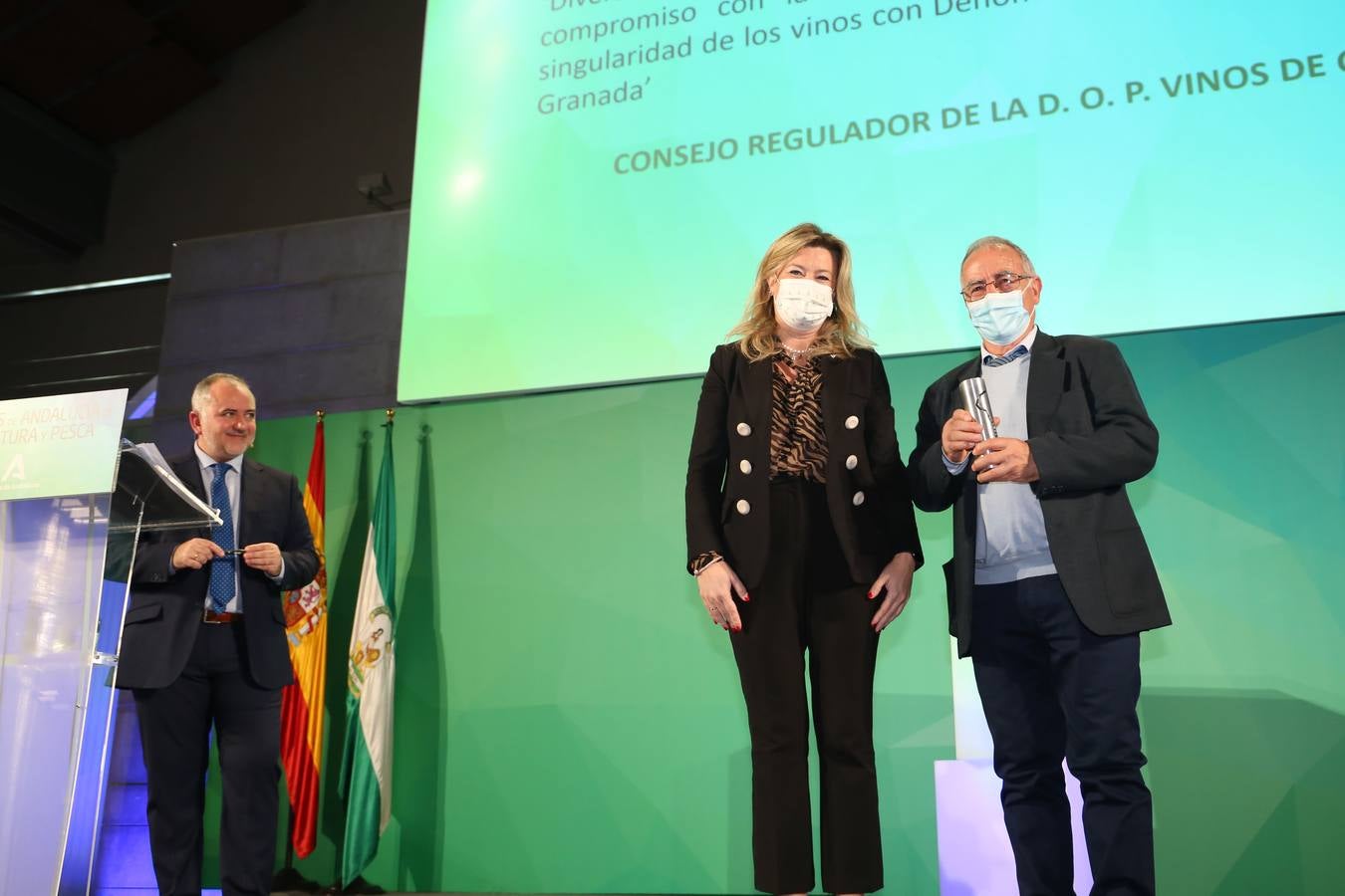 Foto de familia de los premiados por la consejería de Agricultura y Pesca de la Junta de Andalucía. ROCÍO RUZ