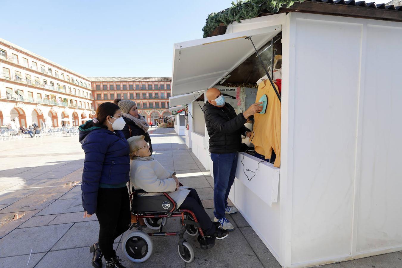 El Mercadillo de Navidad de la plaza de La Corredera, en imágenes