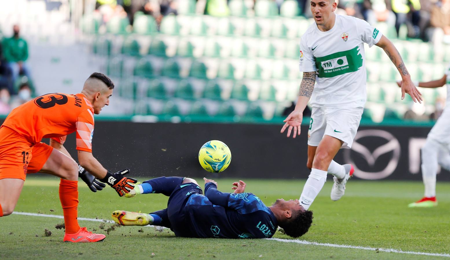 El Elche-Cádiz CF, en imágenes: la cara de la derrota