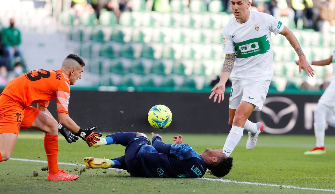 El Elche-Cádiz CF, en imágenes: la cara de la derrota