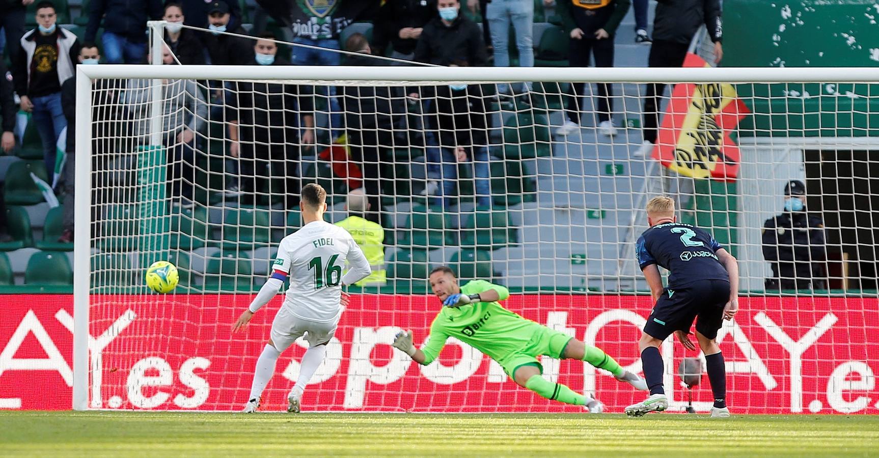 El Elche-Cádiz CF, en imágenes: la cara de la derrota