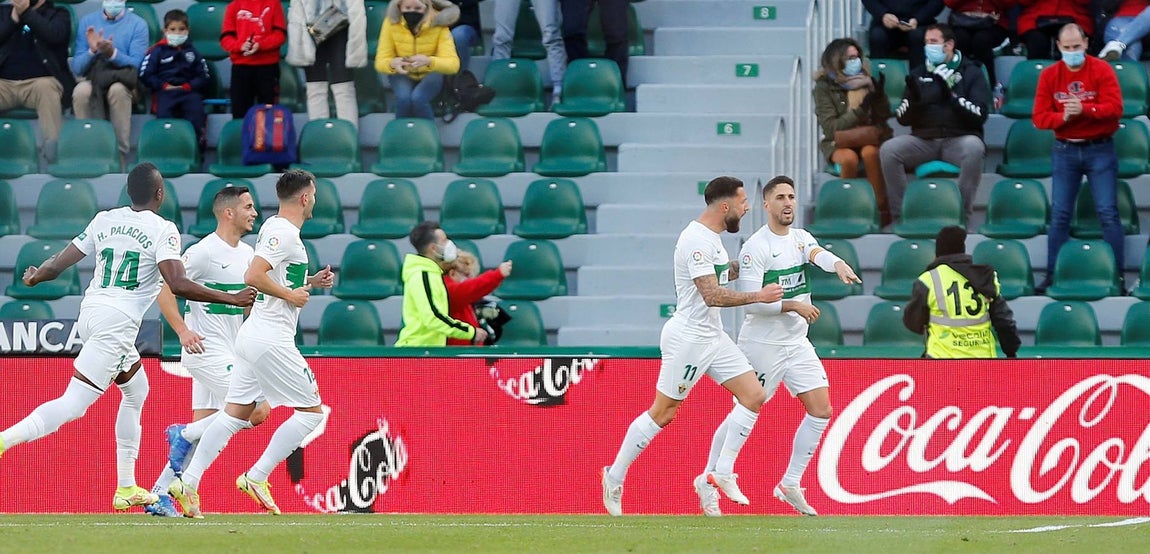 El Elche-Cádiz CF, en imágenes: la cara de la derrota