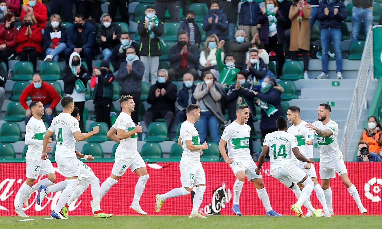 El Elche-Cádiz CF, en imágenes: la cara de la derrota