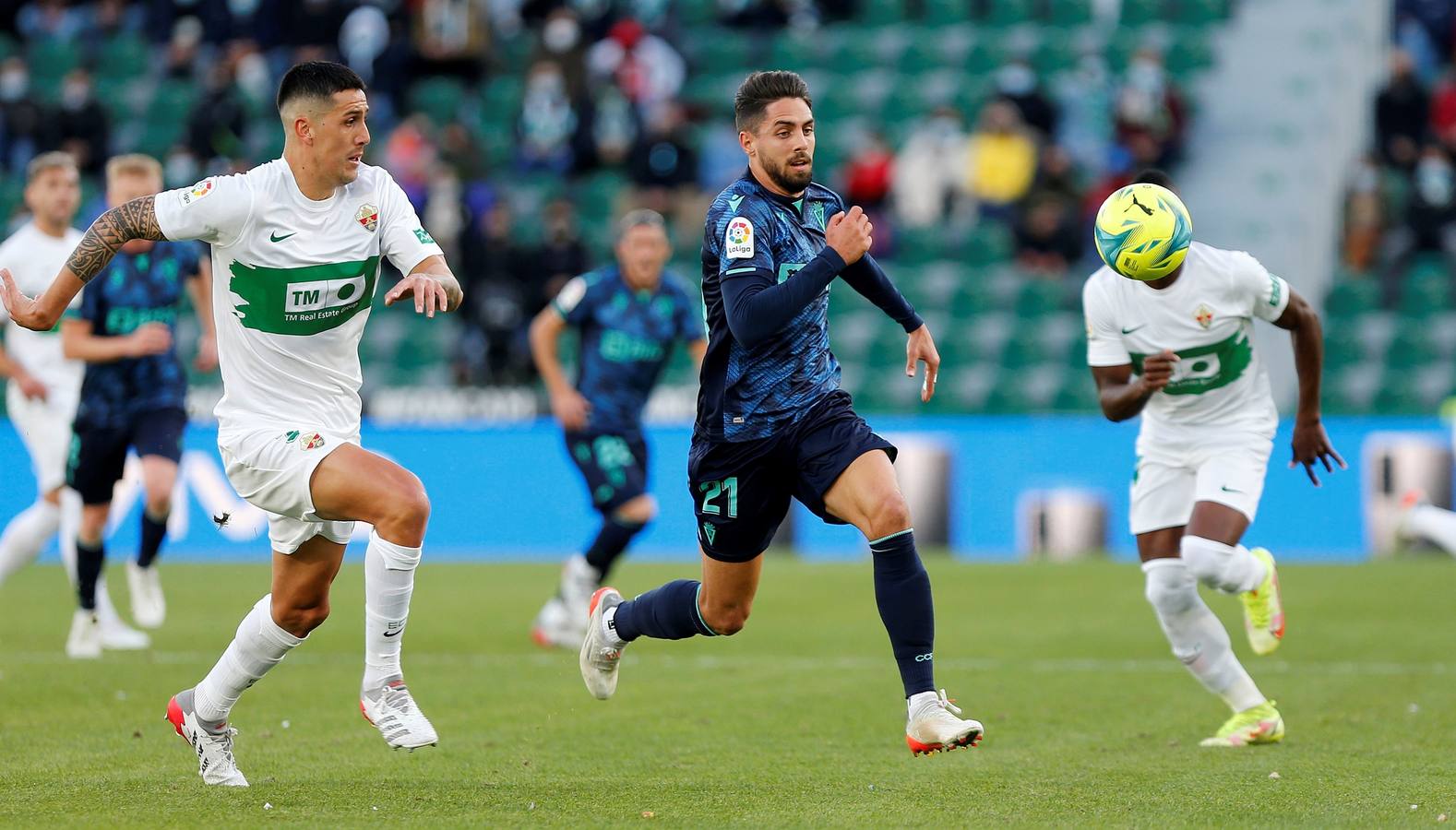 El Elche-Cádiz CF, en imágenes: la cara de la derrota