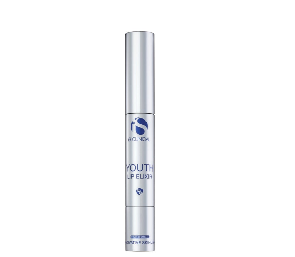 Cuidar los labios. También es importante prestar atención a los labios, cuya piel puede resecarse y perder así la jugosidad. Youth Lip Elixir de iS Clinical (66,50 €) es un tratamiento hidratante que, además, realza, suaviza y rellena las pequeñas grietas y arrugas de los labios. Su fórmula combina extractos botánicos y antioxidantes como ácido hialuronico, vitaminas C, E y B5, manteca de Karité y cacao, y la combinación patentada Extremozymes, que ofrece una protección multinivel contra agentes externos ambientales.