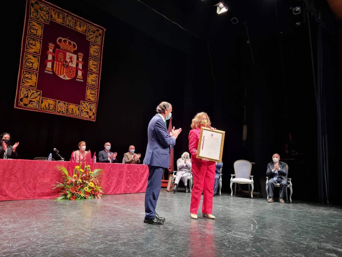 Fotos: Entrega de insignias de oro en Chiclana en el Día de la Constitución