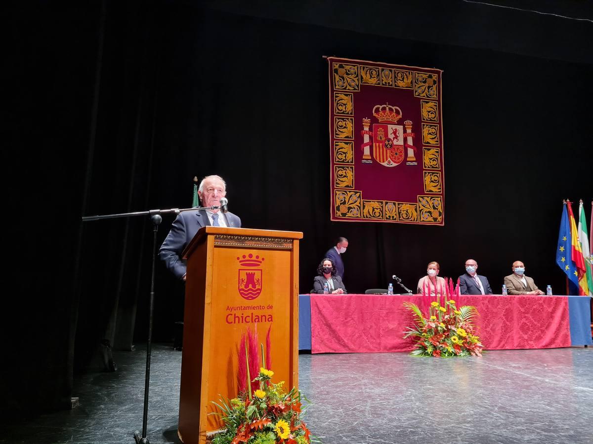 Fotos: Entrega de insignias de oro en Chiclana en el Día de la Constitución