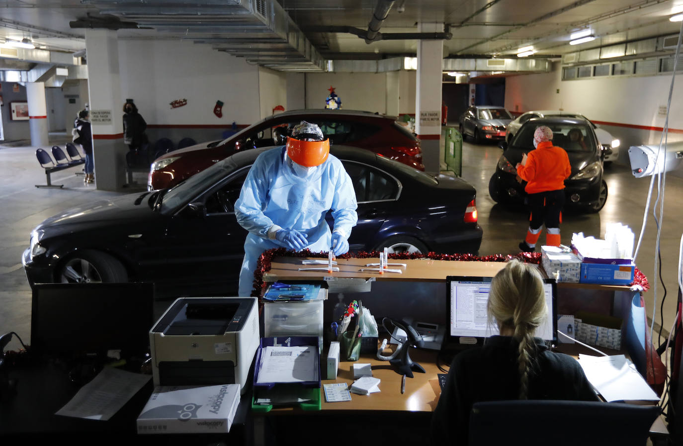 El autocovid del centro Castilla del Pino en Córdoba, en imágenes