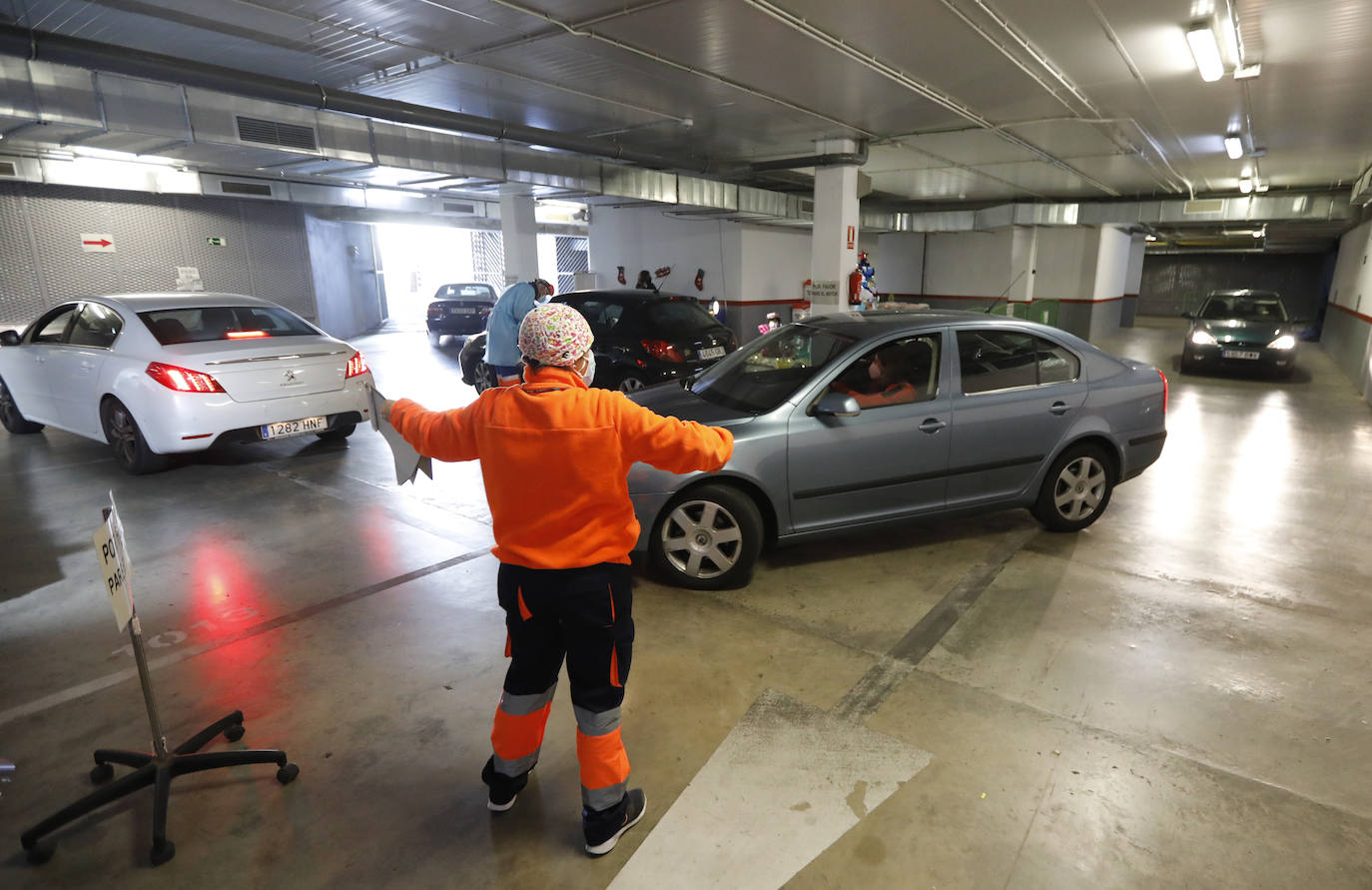 El autocovid del centro Castilla del Pino en Córdoba, en imágenes