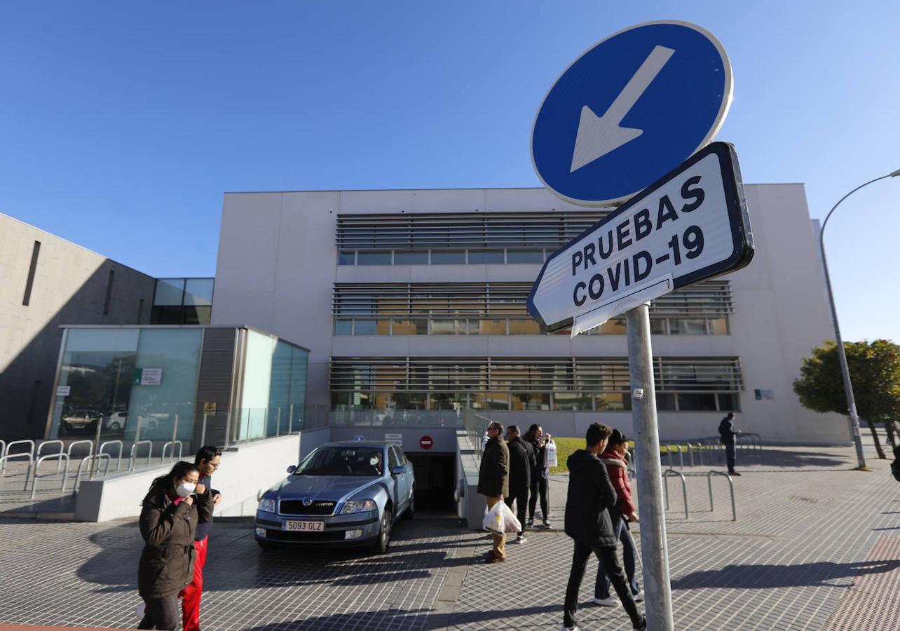 El autocovid del centro Castilla del Pino en Córdoba, en imágenes