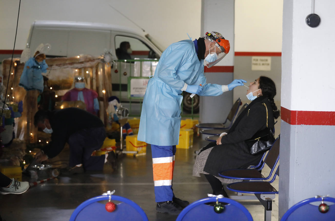 El autocovid del centro Castilla del Pino en Córdoba, en imágenes