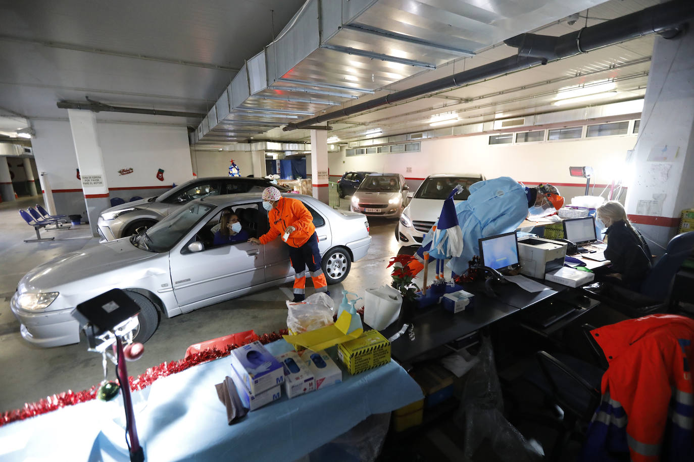 El autocovid del centro Castilla del Pino en Córdoba, en imágenes