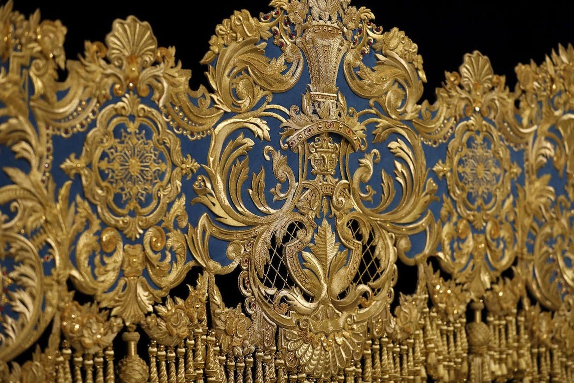 La bambalina del palio de la Virgen de la Piedad de Córdoba, en imágenes