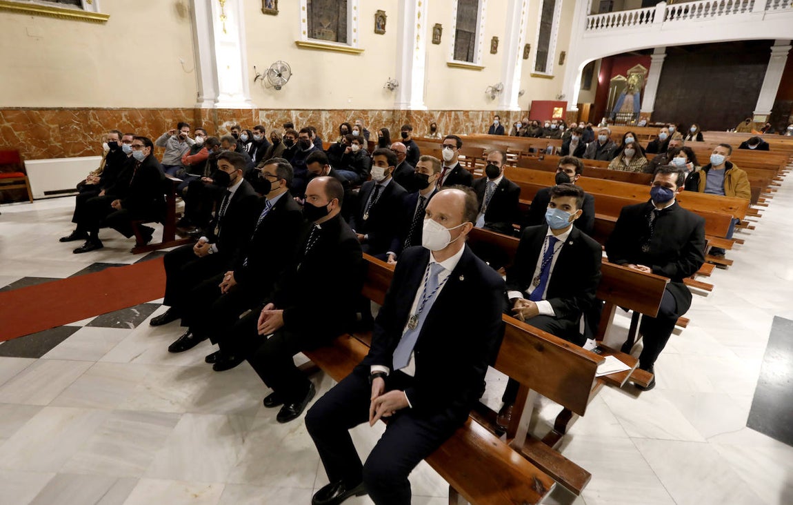 La bambalina del palio de la Virgen de la Piedad de Córdoba, en imágenes