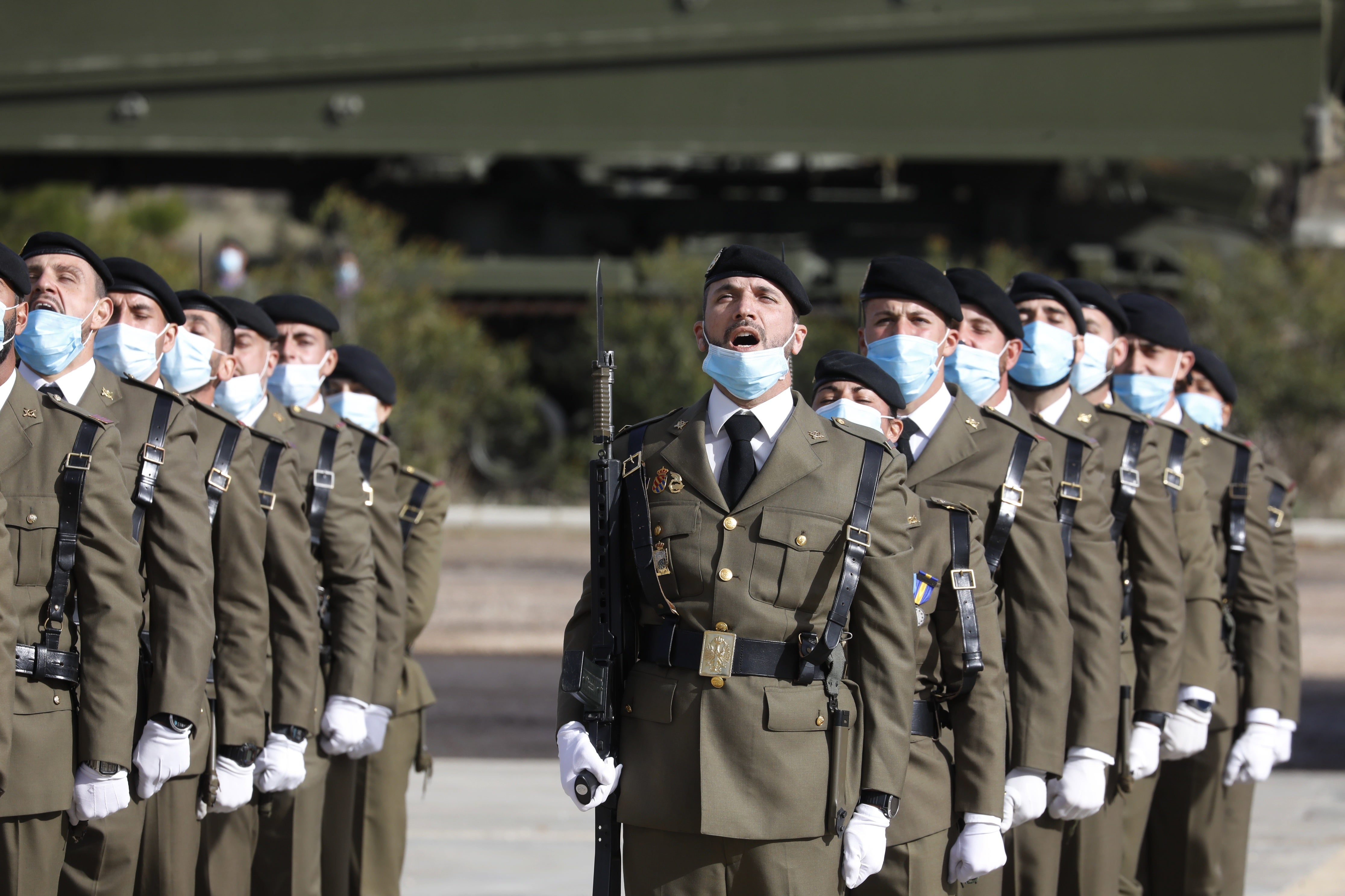 El desfile de la BRI X de Córdoba por el Día de la Inmaculada, en imágenes