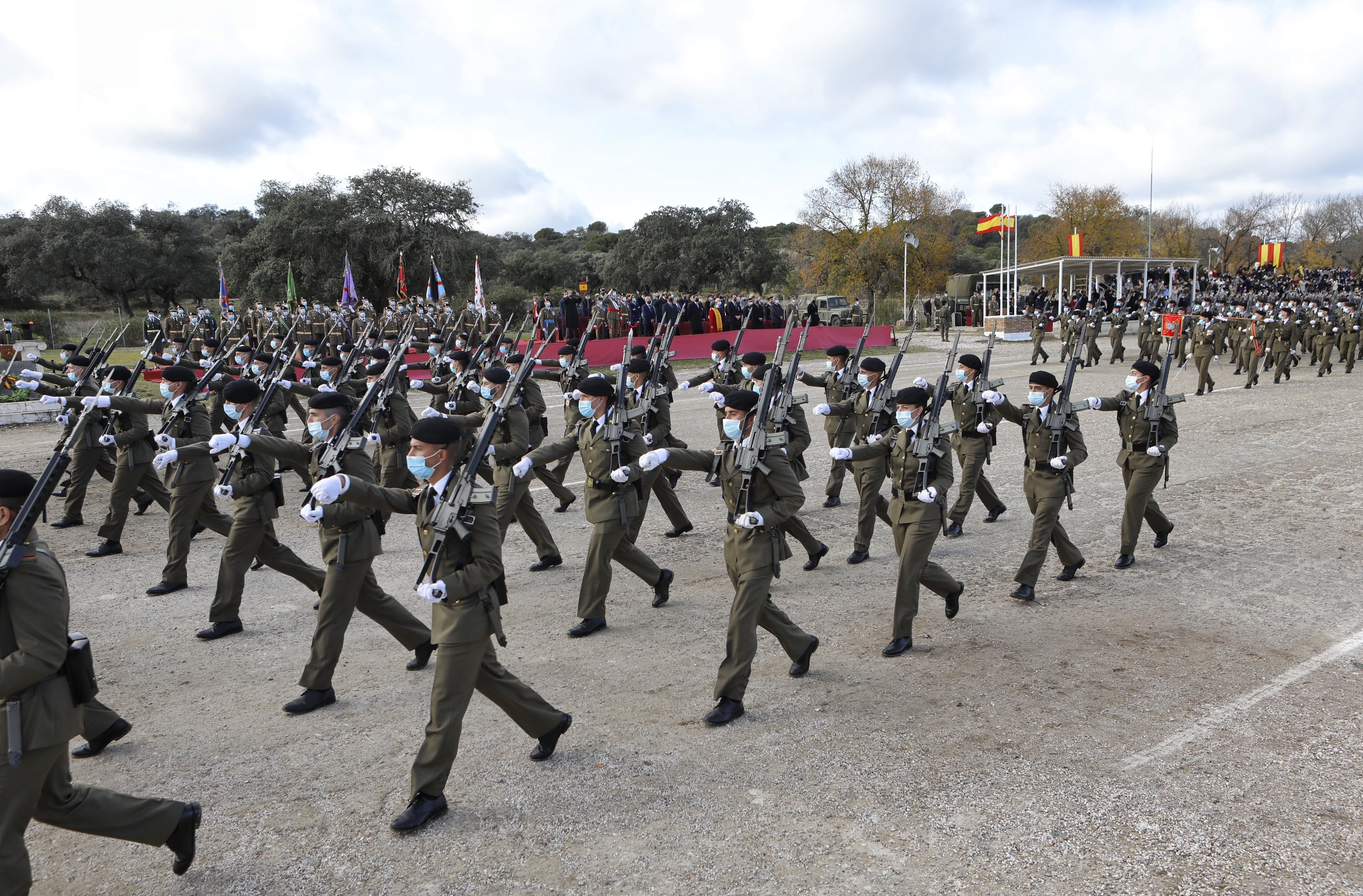 El desfile de la BRI X de Córdoba por el Día de la Inmaculada, en imágenes