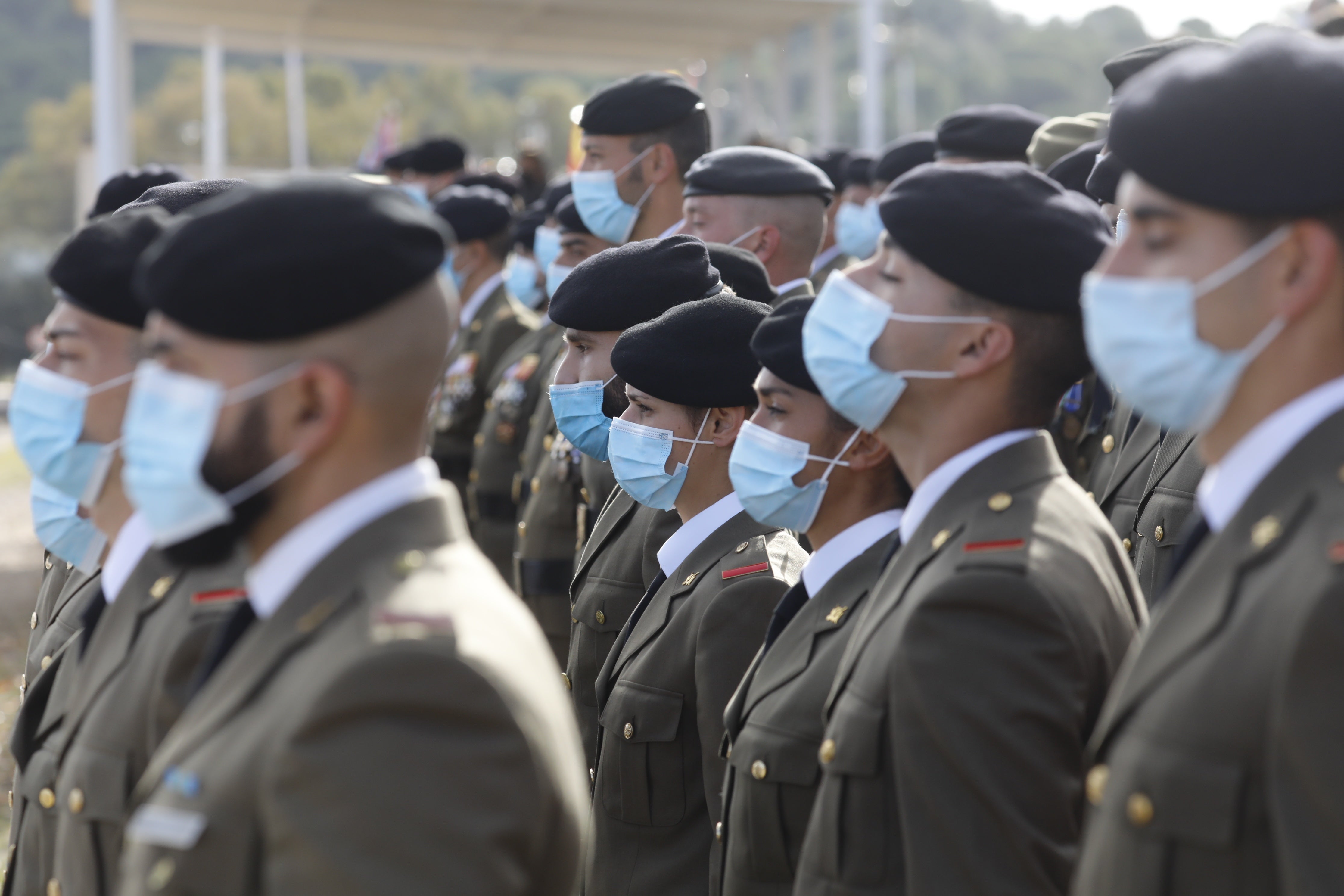 El desfile de la BRI X de Córdoba por el Día de la Inmaculada, en imágenes