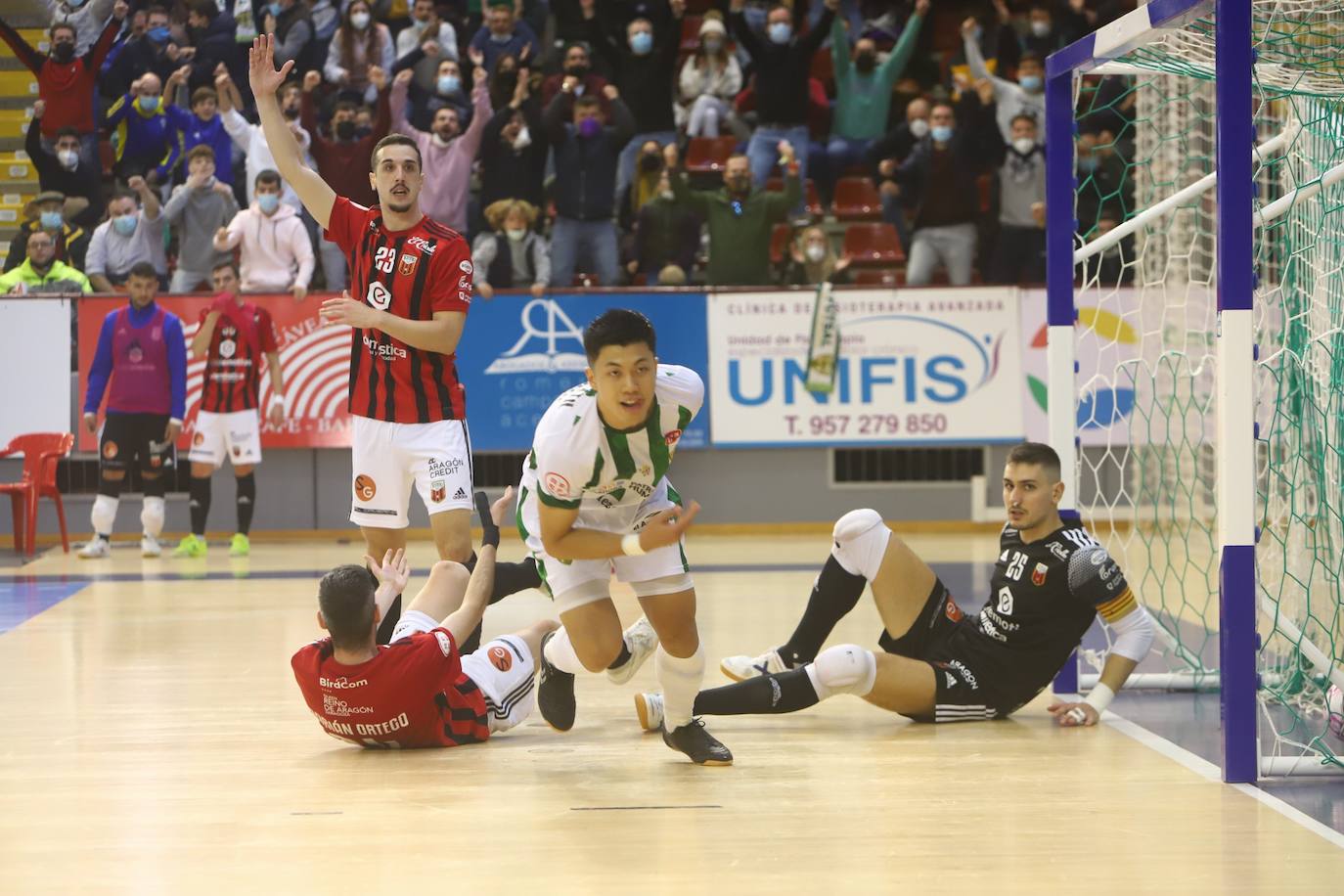 La goleada del Córdoba Patrimonio al Fútbol Emotion Zaragoza, en imágenes