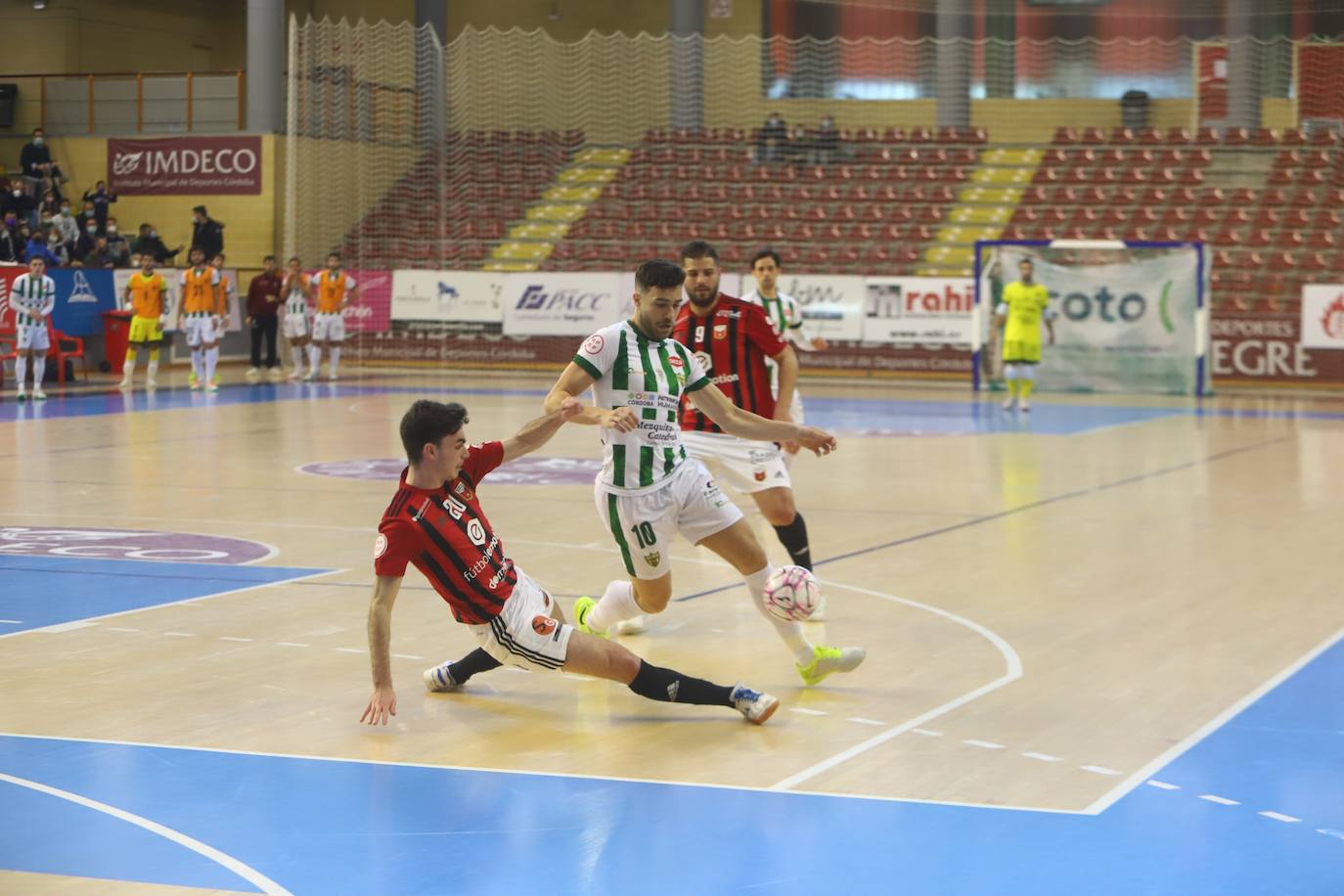 La goleada del Córdoba Patrimonio al Fútbol Emotion Zaragoza, en imágenes