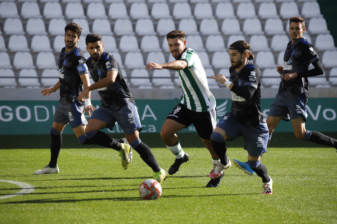 El partido del Córdoba B y el Recreativo de Huelva, en imágenes