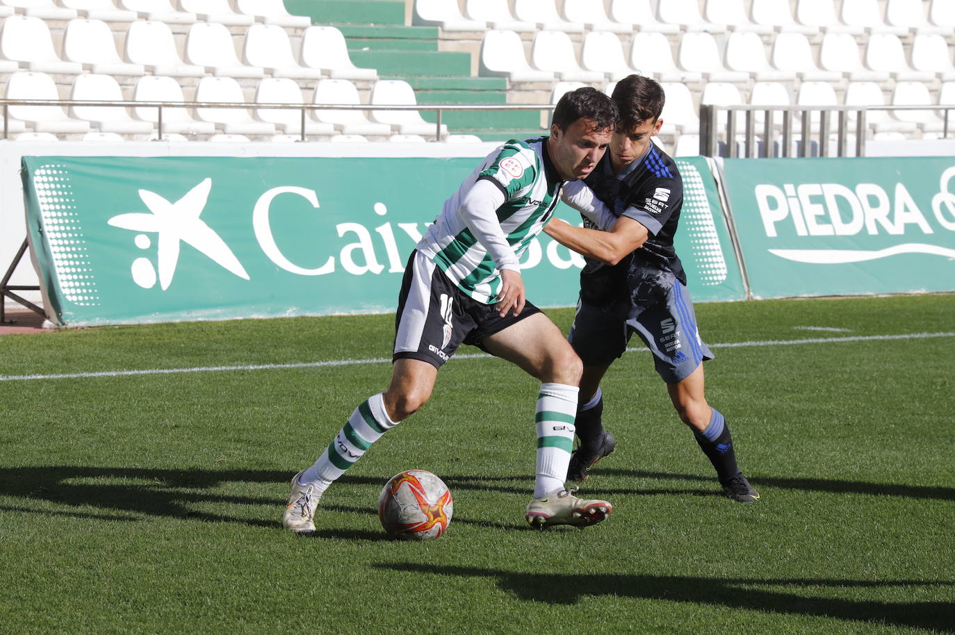 El partido del Córdoba B y el Recreativo de Huelva, en imágenes