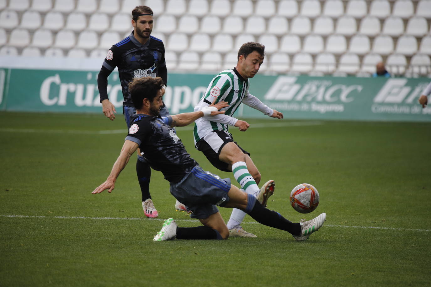 El partido del Córdoba B y el Recreativo de Huelva, en imágenes