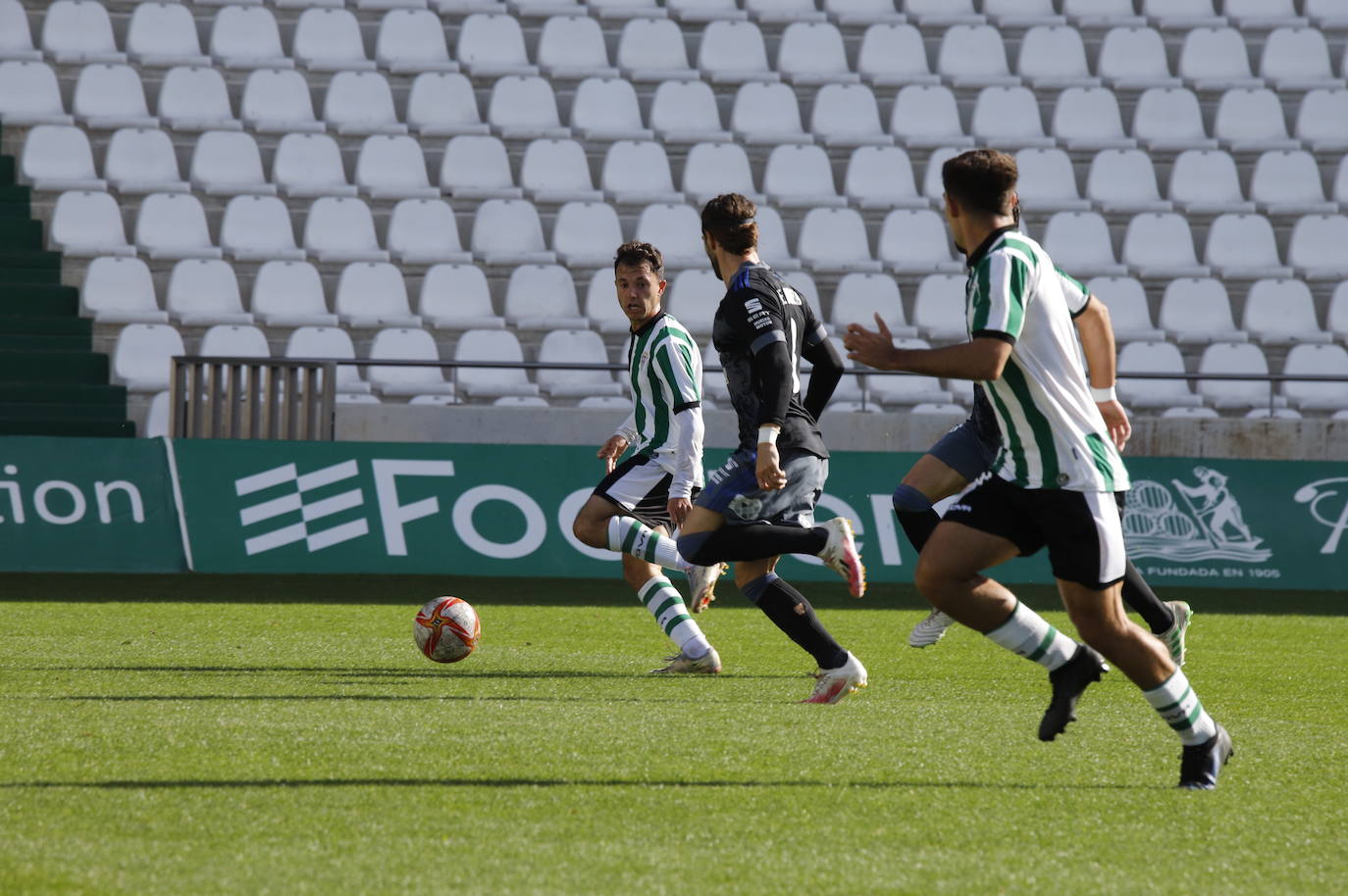 El partido del Córdoba B y el Recreativo de Huelva, en imágenes